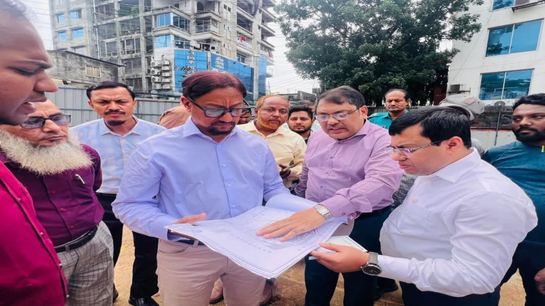 চসিক নগর ভবনের নির্মাণকাজ পরিদর্শন করলেন সিটি মেয়র ডা. শাহাদ