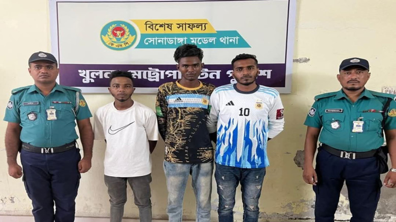 খুলনায় গোলাম হোসেন হত্যাকাণ্ডে জড়িত ৩ জন গ্রেফতার কেএমপি