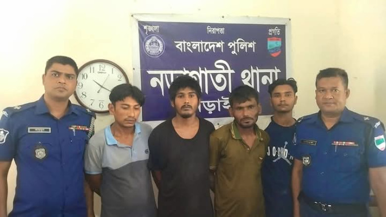 নড়াইলের নড়াগাতী থানার ওসি আশিকুর রহমানের নেতৃত্বে পয়ত্রিশ প