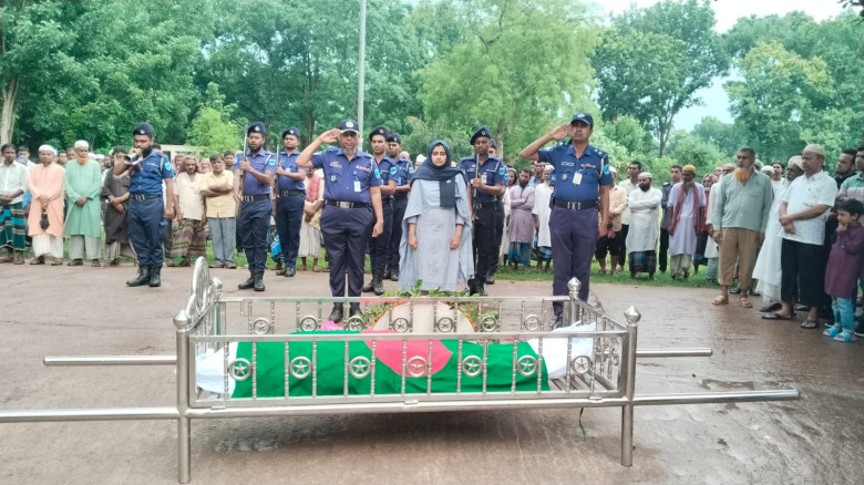 গার্ড অব অনার দিয়ে বীর মুক্তিযোদ্ধা ফজলুল হকের দাফন সম্পন্ন