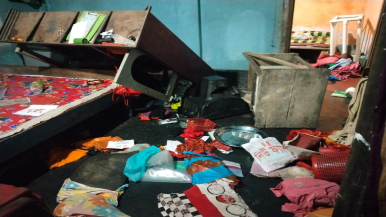 বাগেরহাটে দিনমজুরের বাড়িতে হামলা ভাঙচুরও লুটপাট