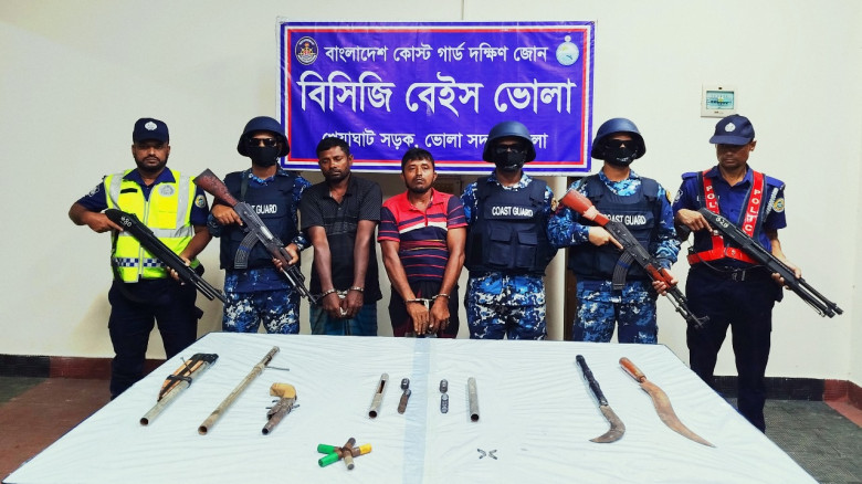 রহস্যময় নদীপথে ভয়ভীতি ছড়ানো ভোলায় সিরাজ বাহিনীর সদস্যরা 