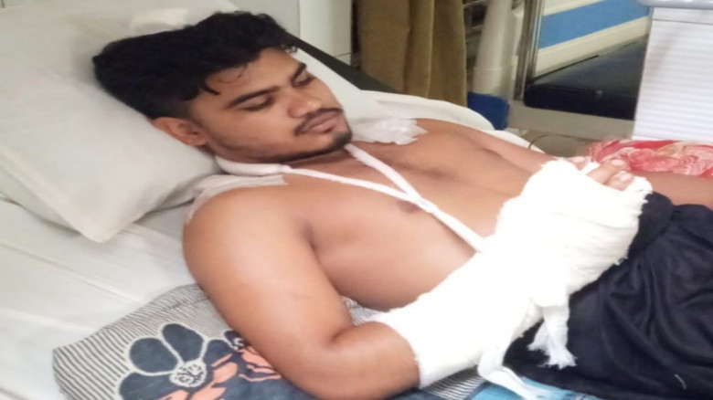 নড়াইলের সিঙ্গাশোলপুর ইউনিয়নের সুভারঘোপ গ্রামে দুই ভাইকে কুপিয়ে আহত