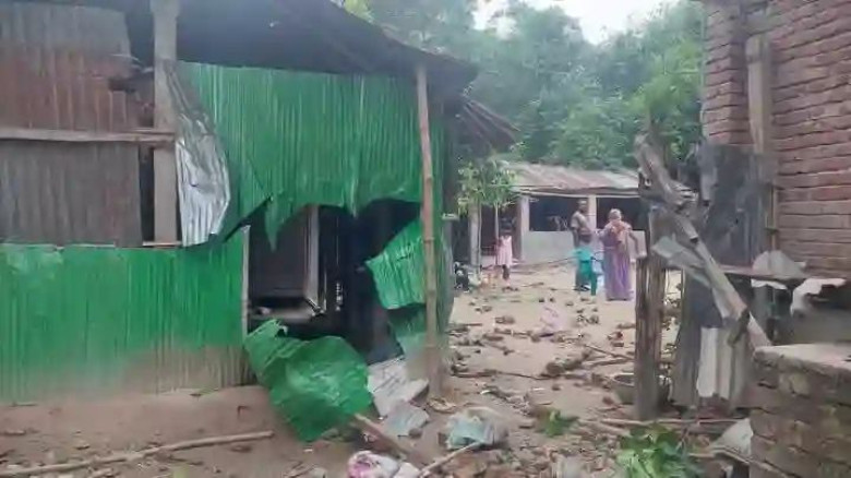 ঝিনাইদহের শৈলকুপায় দু’গ্রুপের সংঘর্ষে ৭জন আহত , ঘরবাড়ী ভাঙচুর