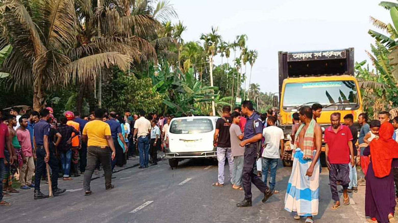 নড়াইলের লোহাগড়ায় সিএনজি ও কাভার্ডভ্যানের মুখোমুখি সংঘর্ষে চা