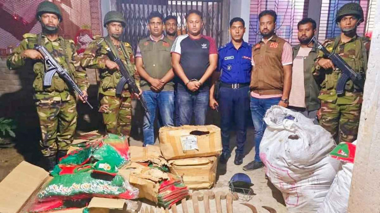 নড়াইলের কালিয়ায় দেশীয় অস্ত্রসহ সবুজ মোল্যা গ্রেফতার