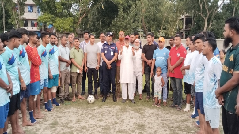 দৌলতপুরে ব্যবসায়ী সমিতির উদ্যোগে ফুটবল টুর্নামেন্ট অনুষ্ঠিত