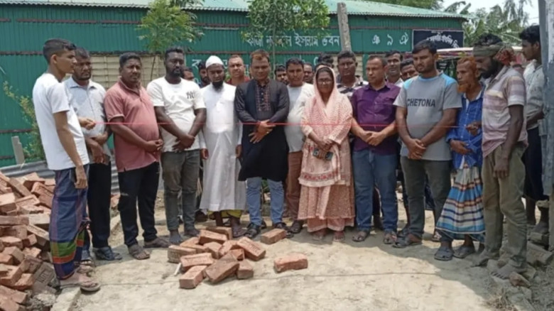 দৌলতপুর উপজেলার আবুডাঙ্গা রাস্তার ইট সলিং নির্মাণ কাজের শুভ 