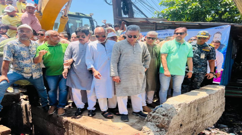 চট্টগ্রামে খাল খনন কর্মসূচি উদ্বোধনকালে আমীর খসরু মাহমুদ চৌধ