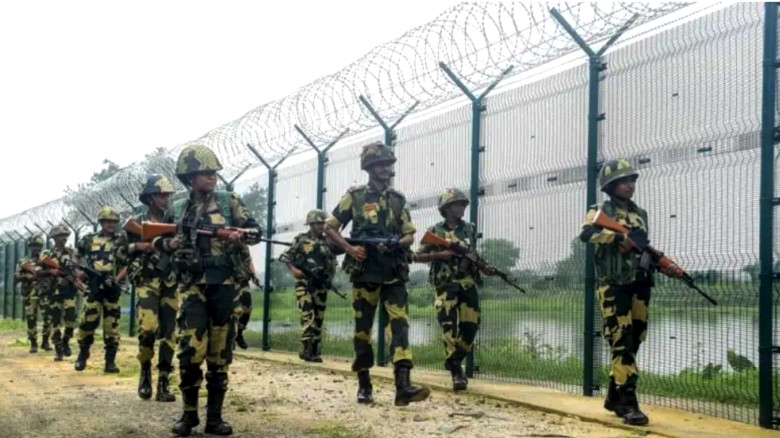 বাংলাদেশ সীমান্তে নজরদারি ও নিরাপত্তা জোরদার করছে বিএসএফ