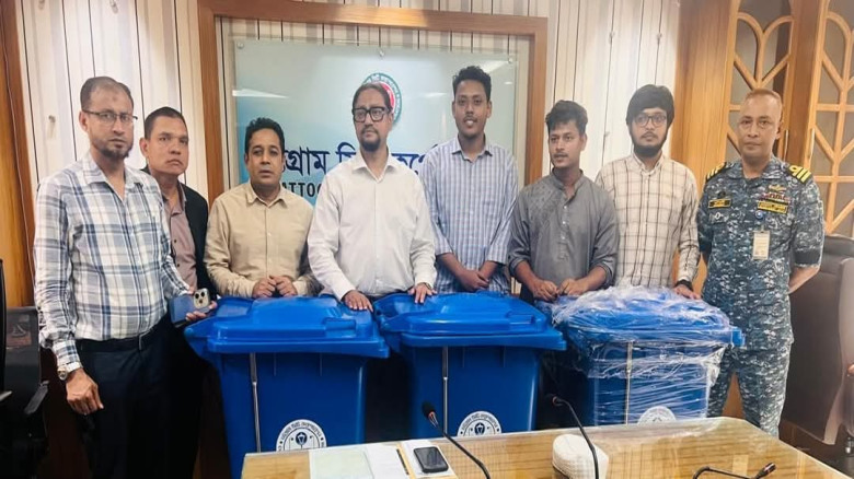 দল-মত নির্বিশেষে সবাইকে নিয়ে পরিচ্ছন্ন চট্টগ্রাম গড়ার প্রত্যয় মেয়র ডা. শাহাদাতের  — এনসিপিকে ১০০ বর্জ্য বিন হস্তান্তর