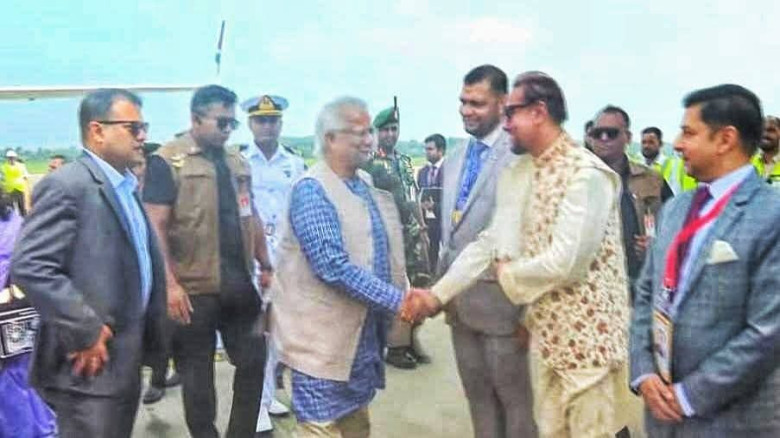 প্রথমবারের মতো নিজ জেলা চট্টগ্রামে প্রধান উপদেষ্টা ড. মুহাম্মদ ইউনূস, স্বাগত জানালেন মেয়র