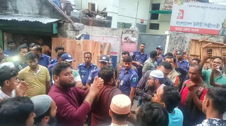 বগুড়ায় উদিচীর জাতীয় সংগীত গাইতে বাধা
