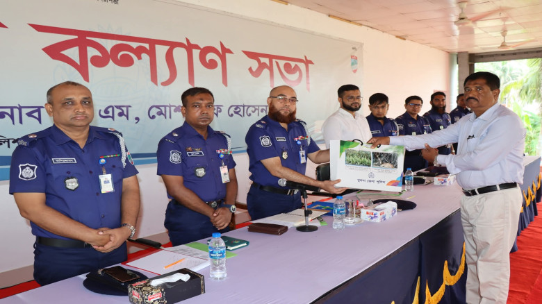 খুলনায় জেলা পুলিশের সাপ্তাহিক মাস্টার প্যারেড ও মাসিক কল্যাণ সভা অনুষ্ঠিত