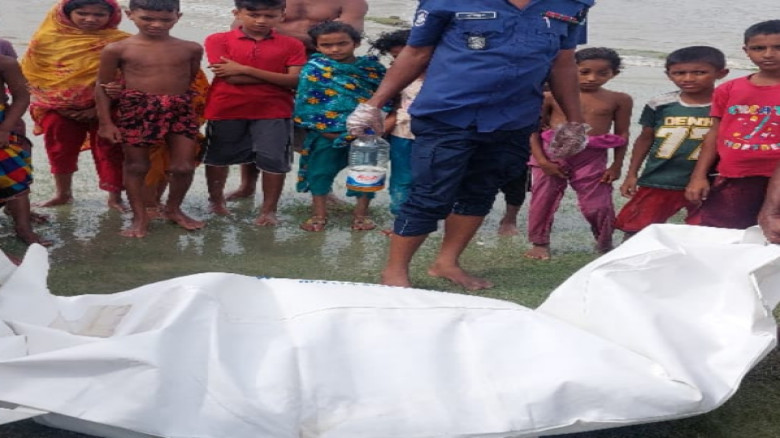 মনপুরা মেঘনা নদীতে ভেসে আসা অর্ধগলিত লাশ উদ্ধার